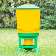 Automatic feed for poultry on a stand with a hopper of 40 kg