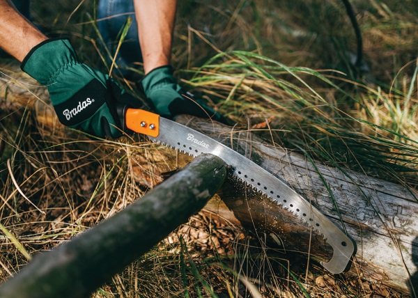 Garden hand saw with hook