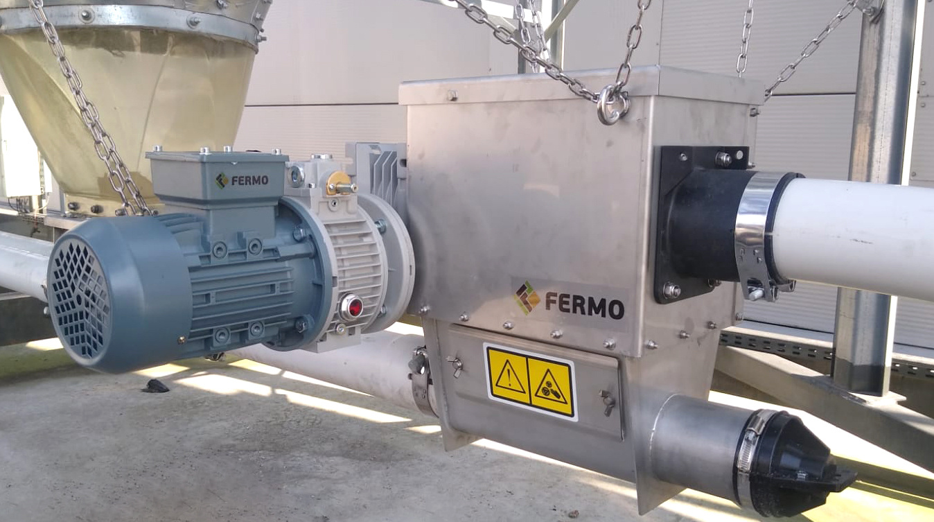 Grain dispenser for silo