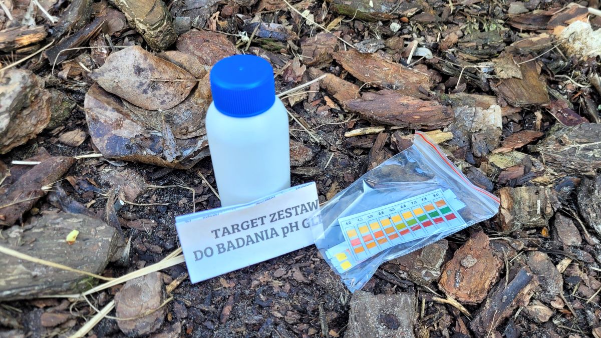 Soil pH testing kit